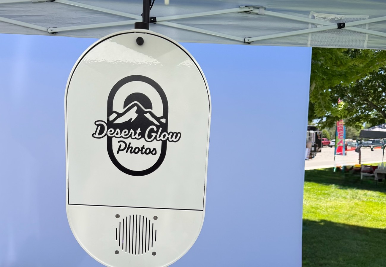 The booth screen showing the Desert Glow Photos logo
